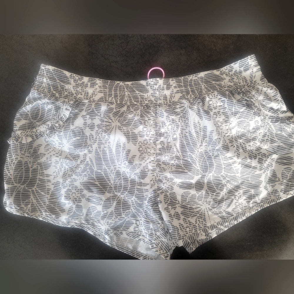 MPG Shorts. Size Large